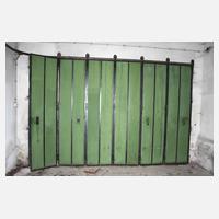 Schiebetüren einer Kraftfahrzeughalle111