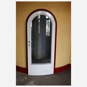 Raumteiler mit gewölbter Glastür