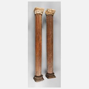 Paar Holzsäulen