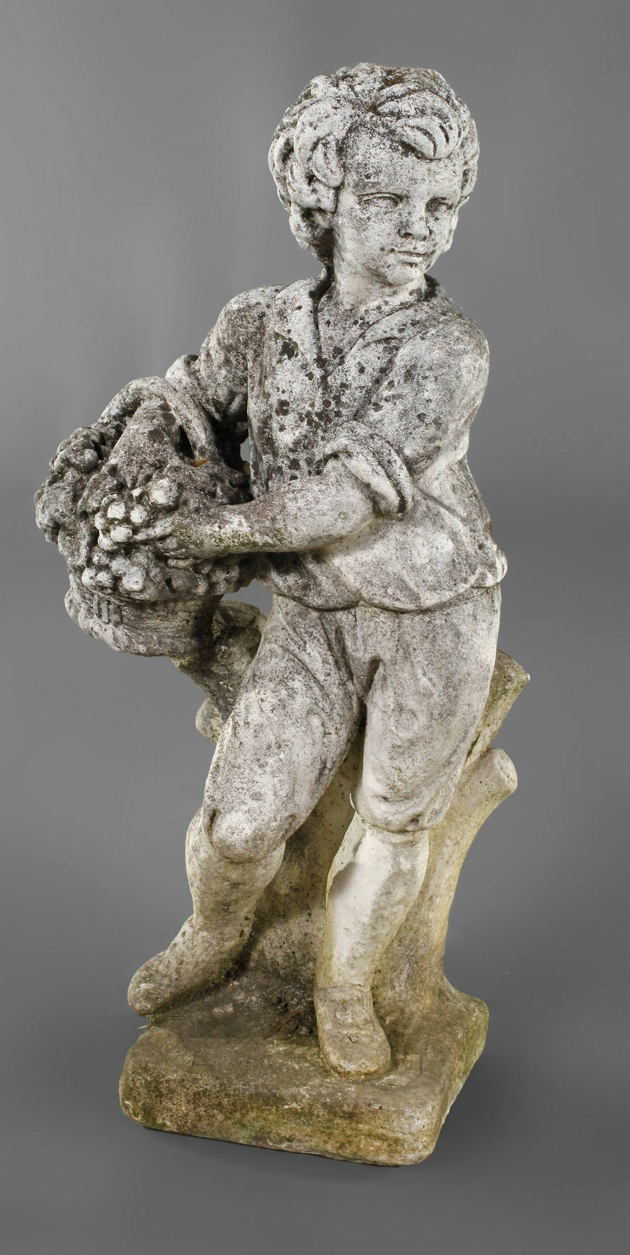 Gartenplastik Junge mit Weintrauben