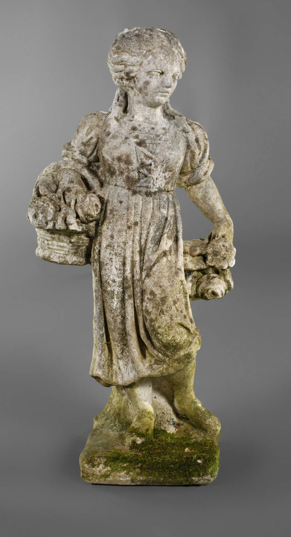 Gartenplastik Mädchen mit Blütenkorb