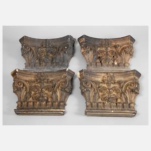 Vier korinthische Kapitelle