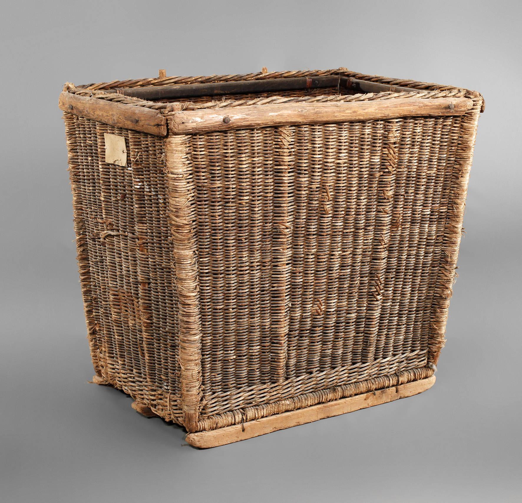 Übergroßer Weidenkorb