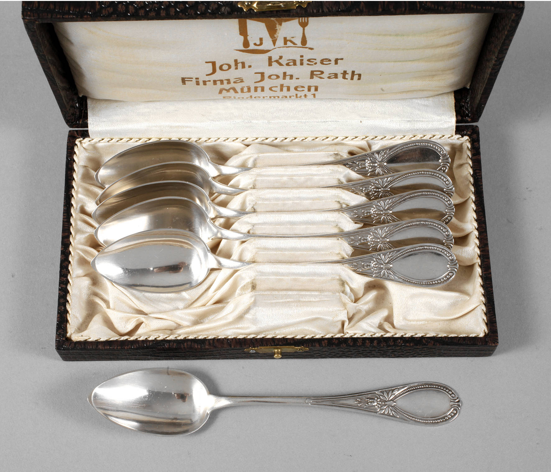 Sechs Silberlöffel im Etui