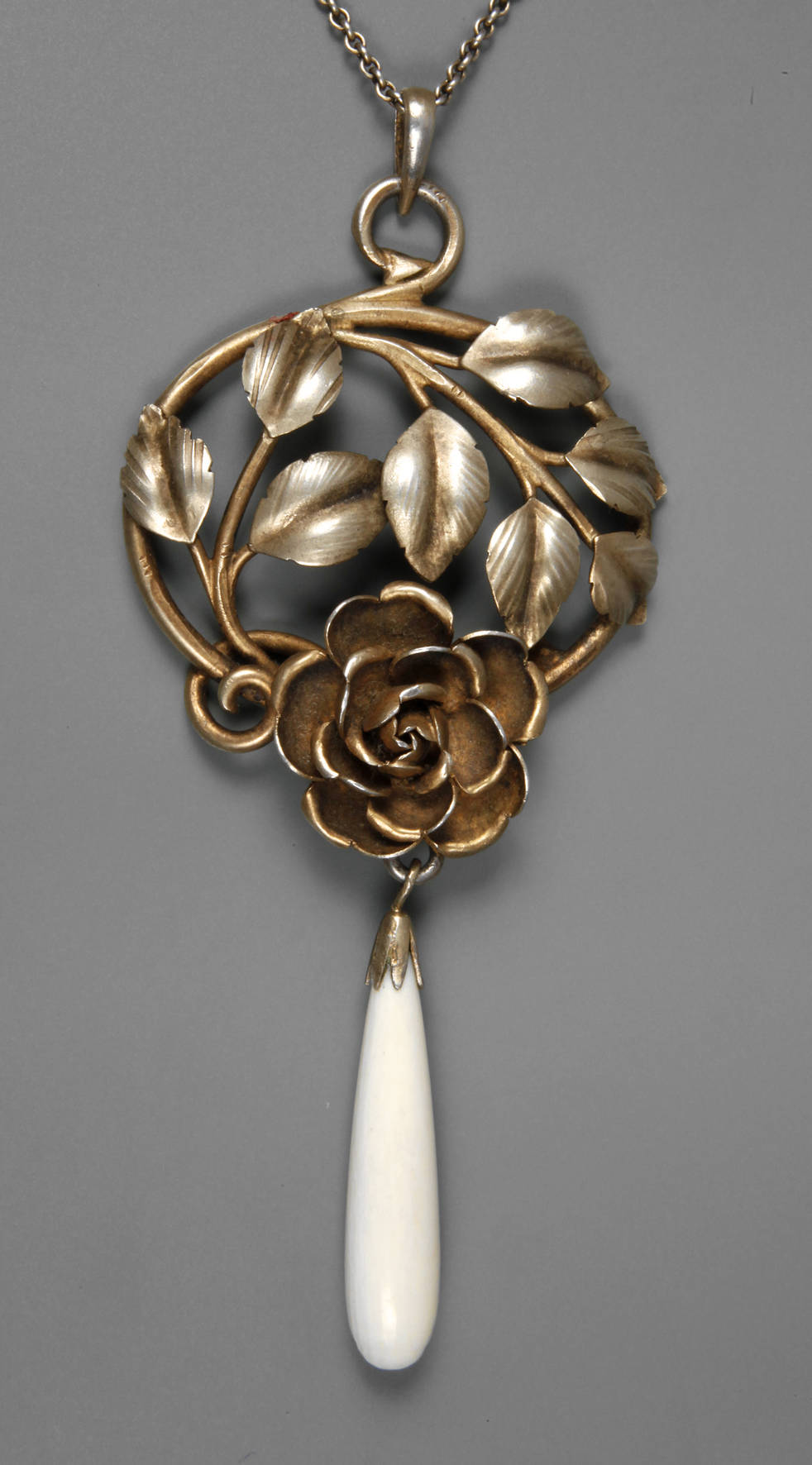 Anhänger mit Elfenbeintropfen