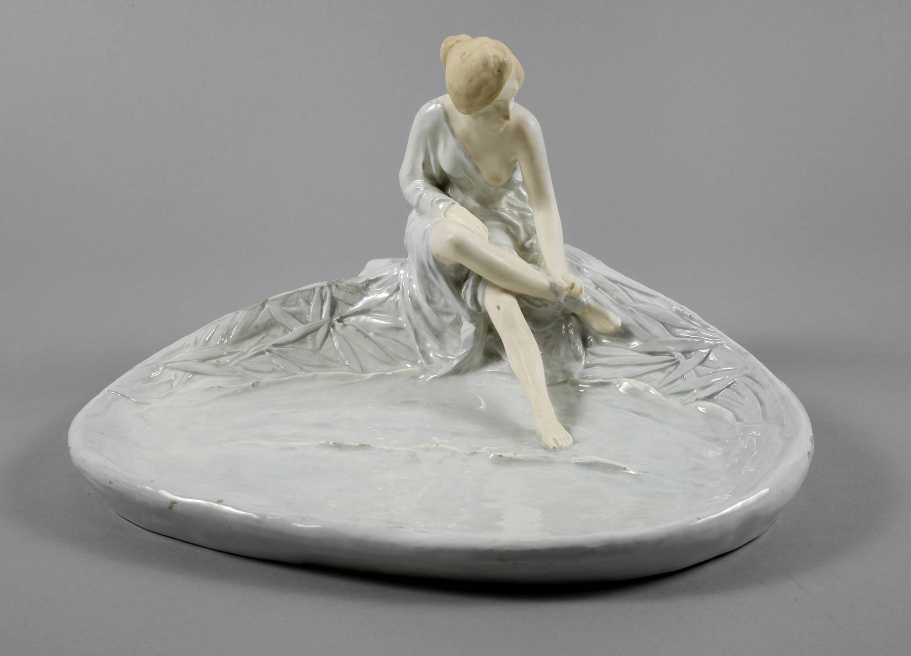 Wien große figürliche Schale