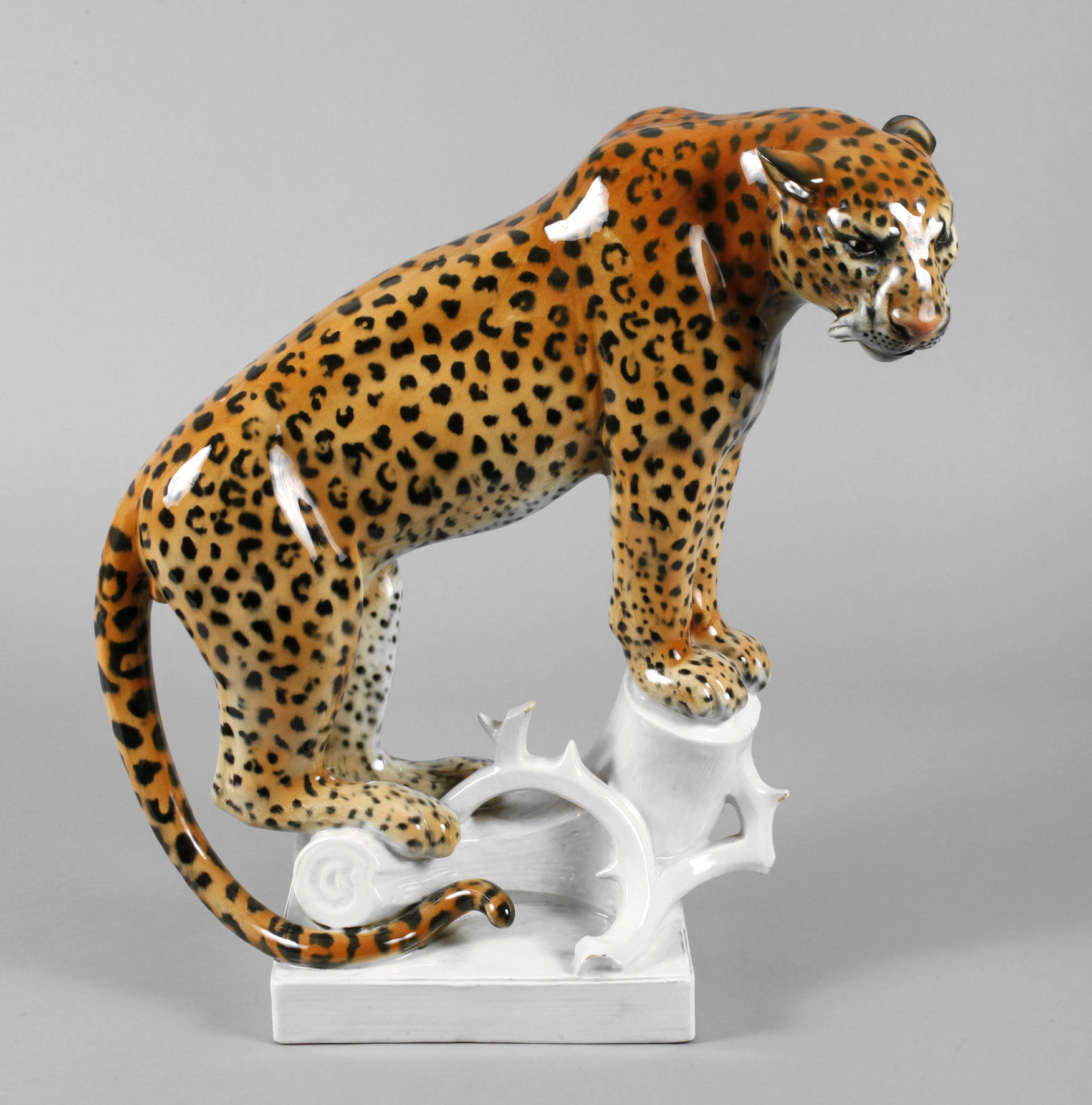 Übergroße Leopardenplastik