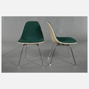 Vier Stühle „Plastic side chair“ auf „H-base“,