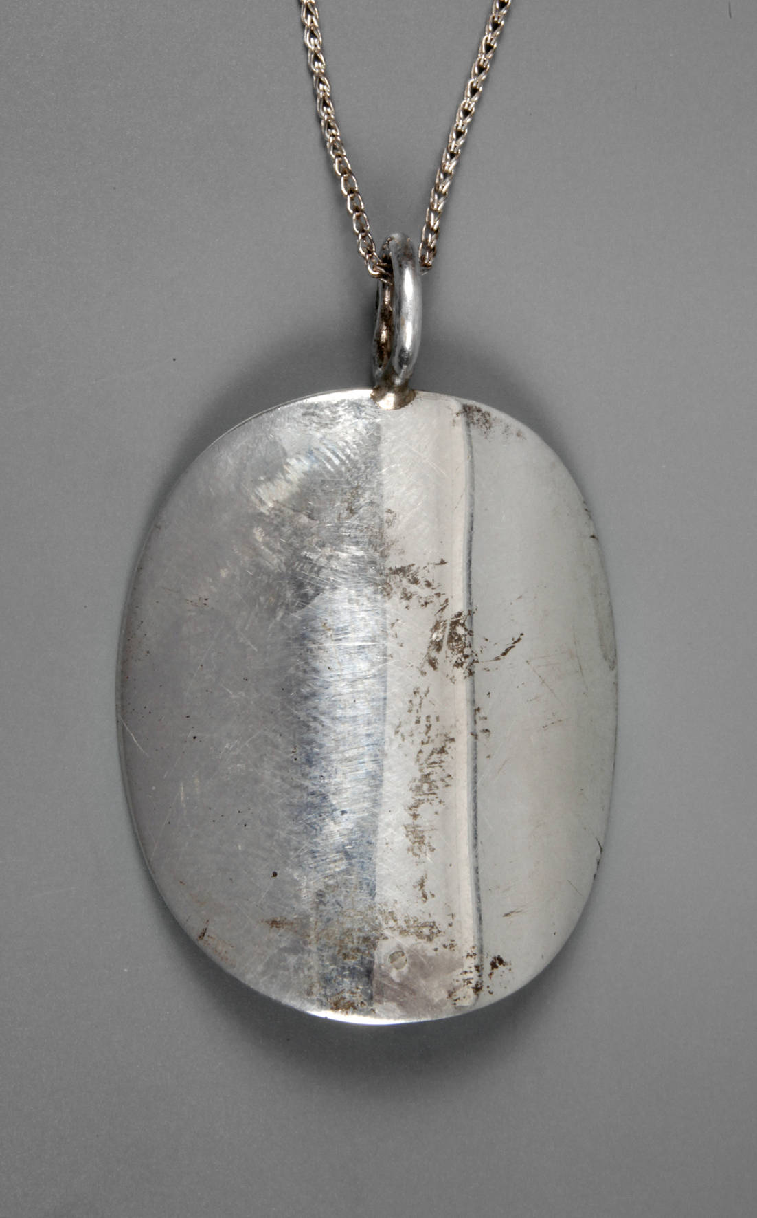 Designeranhänger an Kette