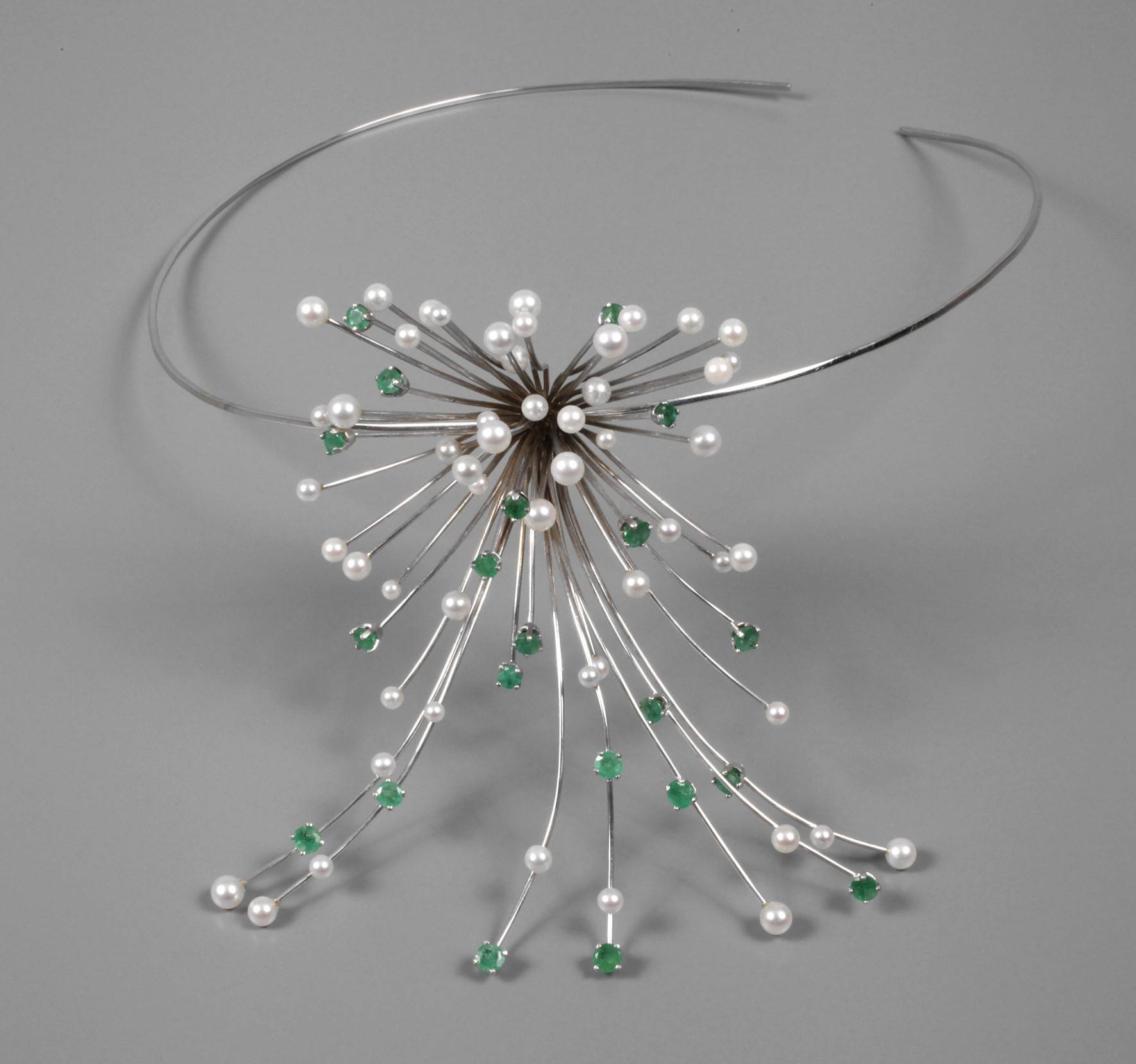Halsreif mit Smaragden und Perlen