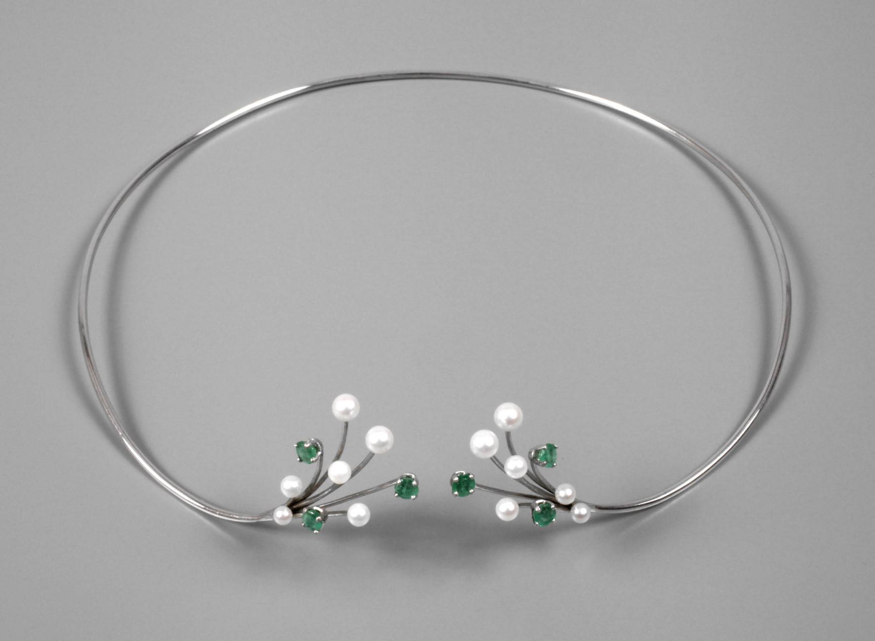 Halsreif mit Smaragden und Perlen