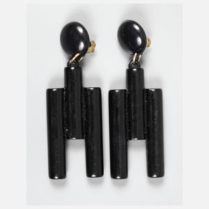 Paar Ohrhänger aus schwarzem Kunststoff
