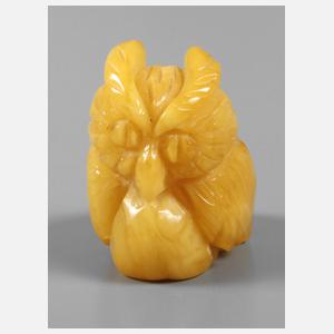 Bernsteinschnitzerei als Eule