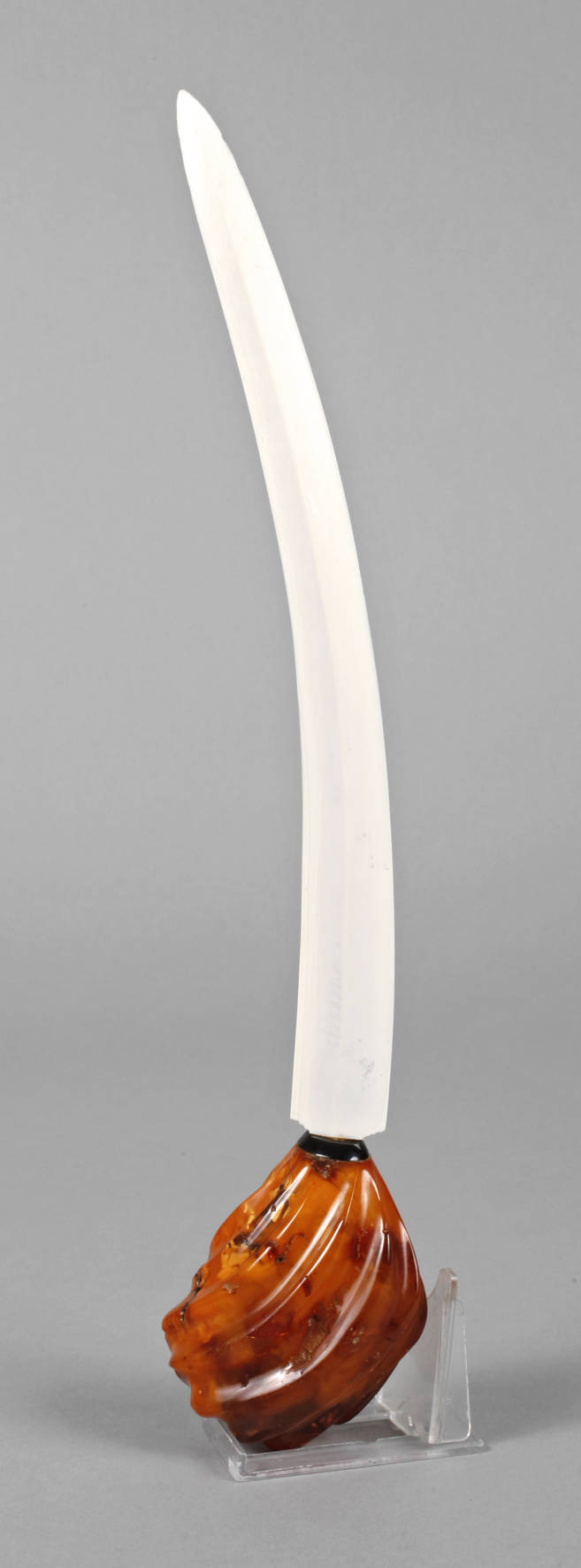 Brieföffner mit Bernsteinknauf