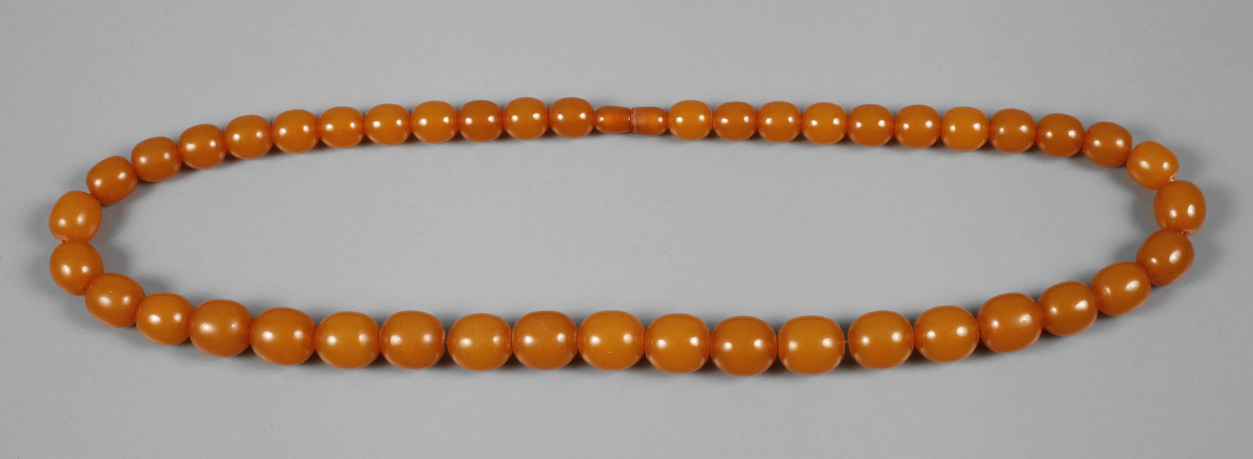 Langes Bernsteincollier