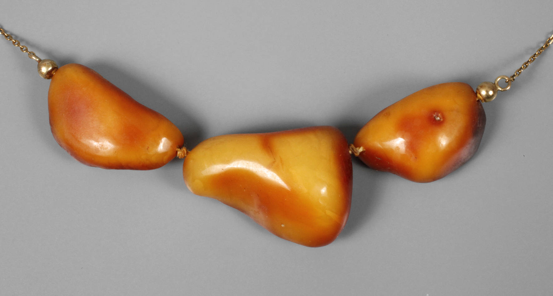 Collier mit Bernsteinen