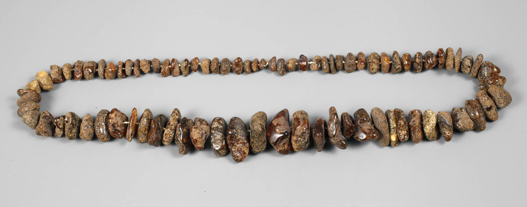 Großes Rohbernsteincollier