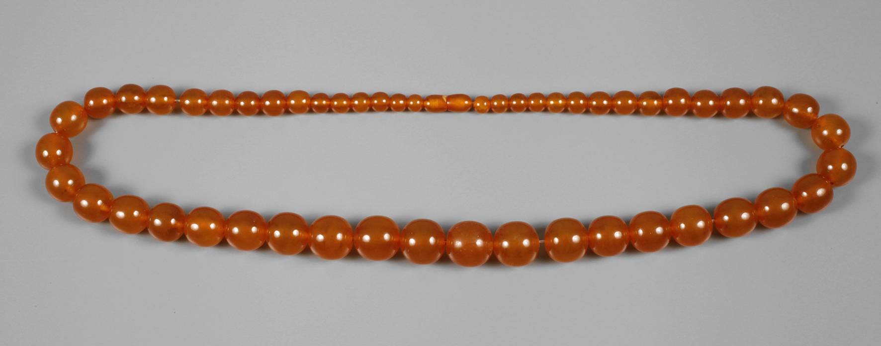 Langes Bernsteincollier