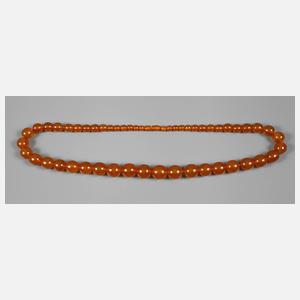 Langes Bernsteincollier