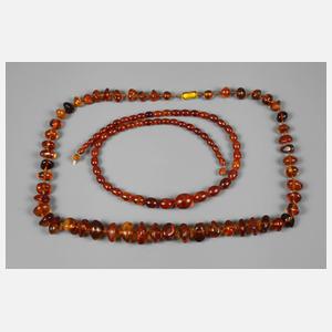 Zwei Bernsteincolliers