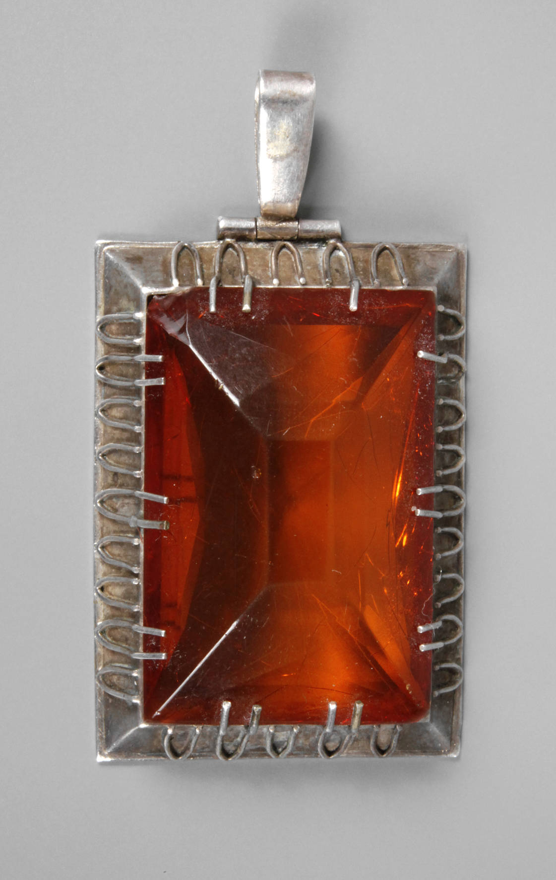 Anhänger Art déco mit großem facettierten Bernstein SBM