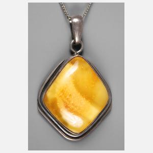 Bernsteinanhänger mit Kette