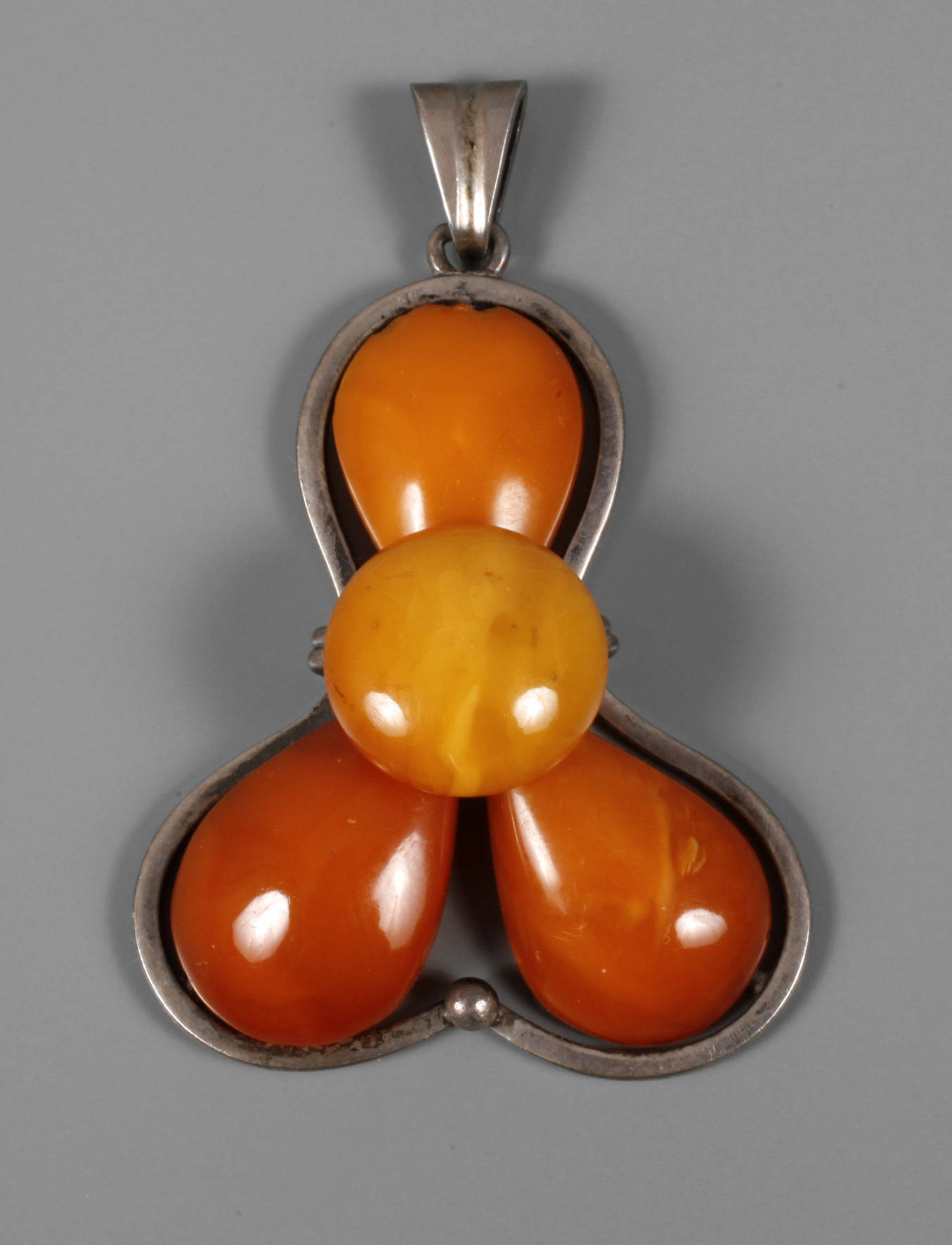 Großer Bernsteinanhänger