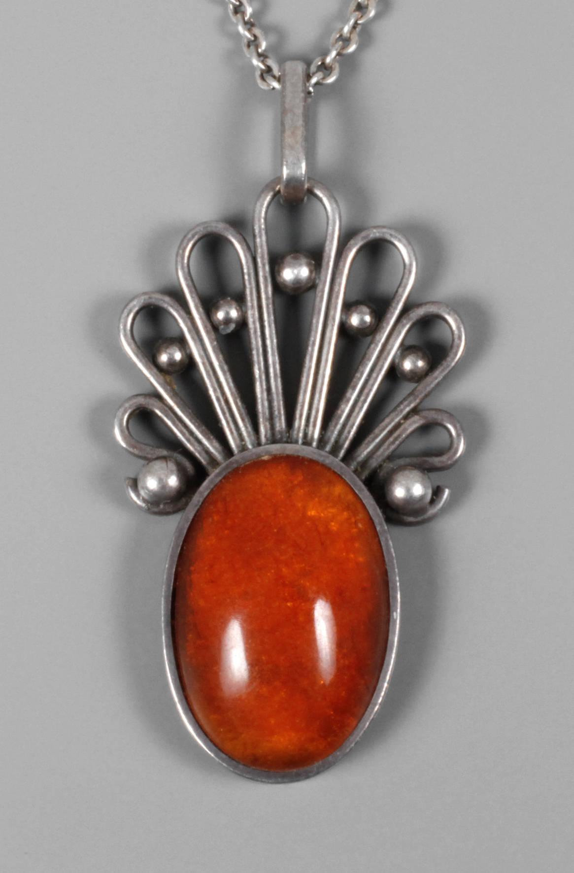 Silberanhänger mit Bernsteincabochon