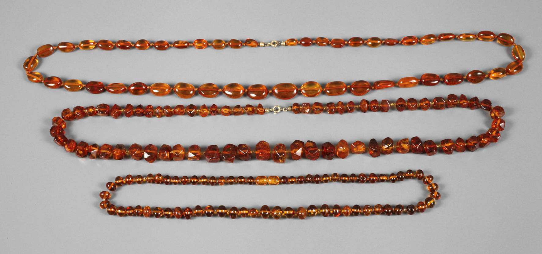 Drei Bernsteinketten
