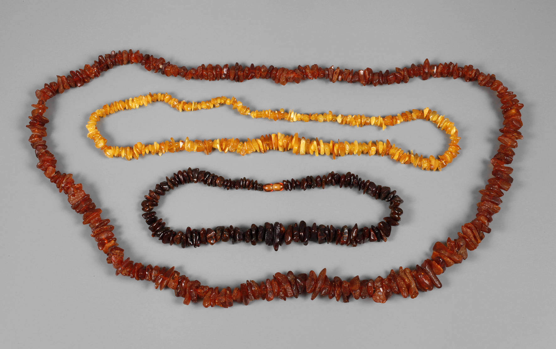 Drei Naturbernsteinketten