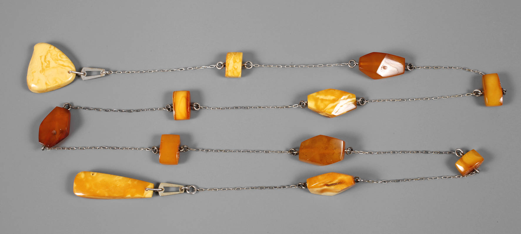 Silberkette mit Bernsteinen