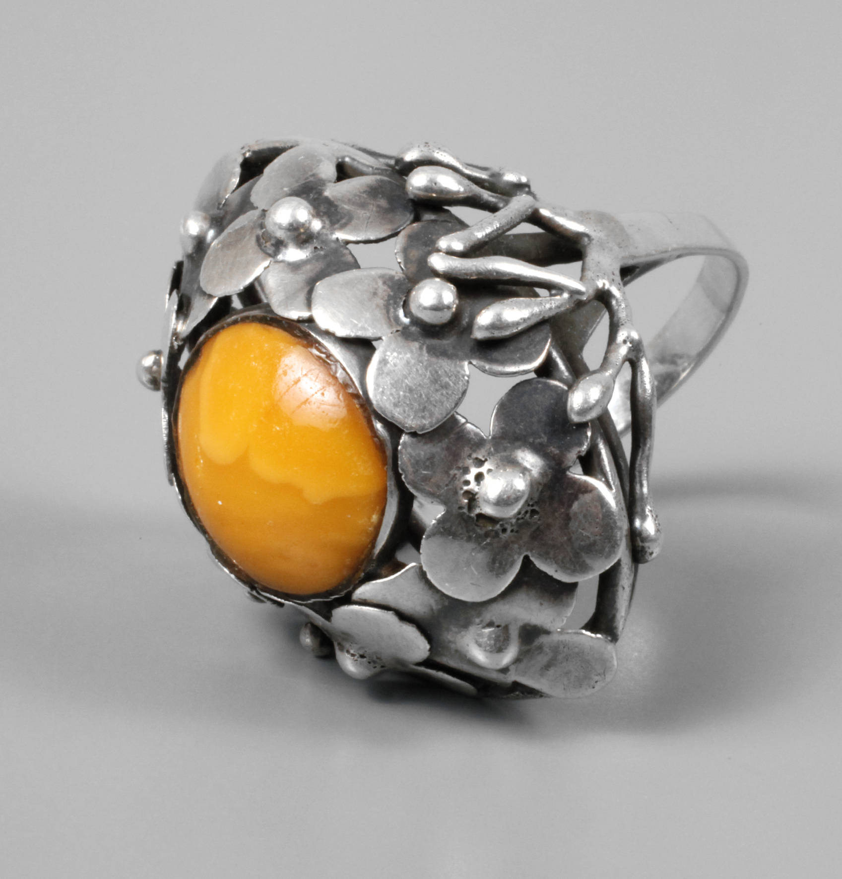 Jugendstilring mit Bernstein