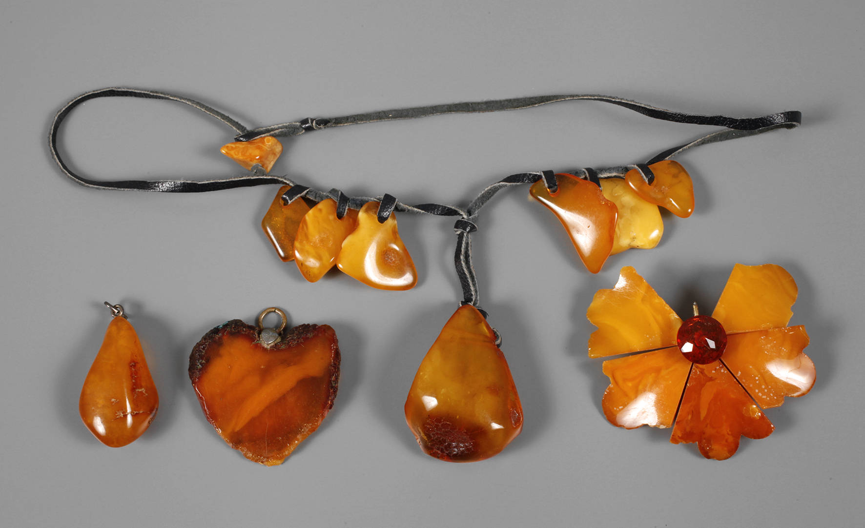 Konvolut Bernsteinschmuck