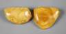 Zwei Bernsteinbroschen
