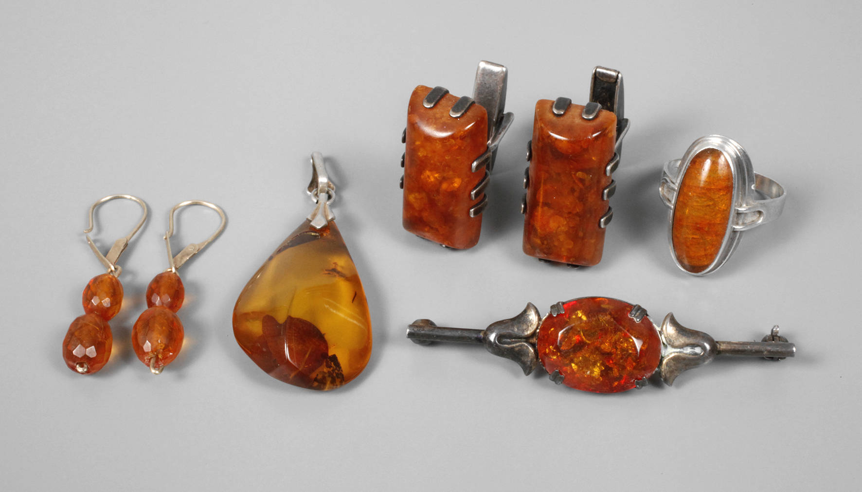 Konvolut Bernsteinschmuck