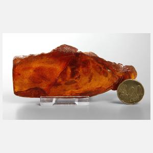 Beschliffener baltischer Rohbernstein