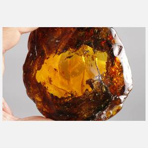 Geschliffener Bernstein von 186 g