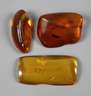 Drei geschliffene Bernsteine