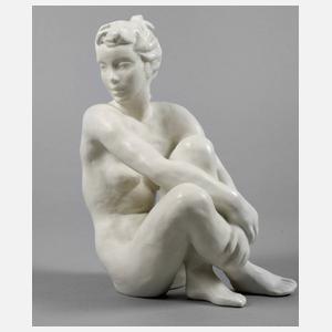 Rosenthal sitzender weiblicher Akt