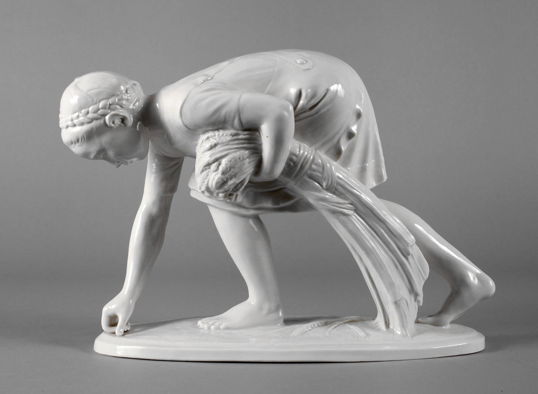 Schwarzburger Werkstätten ”Ährenleserin”