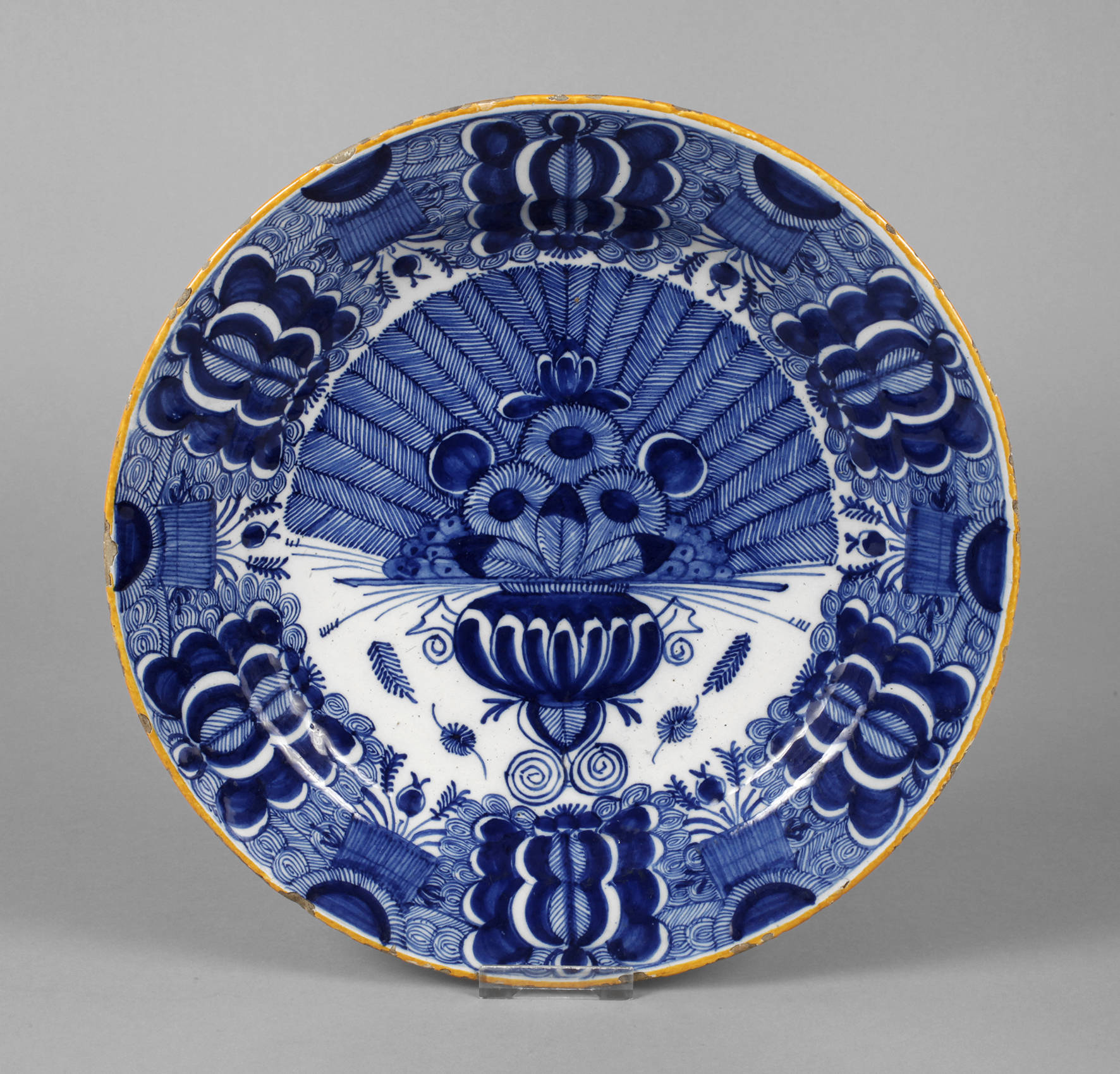 Großer Delfter Pfauenteller