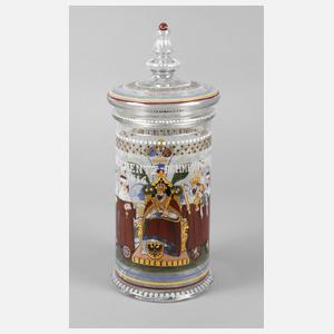 Übergroßer Deckelpokal