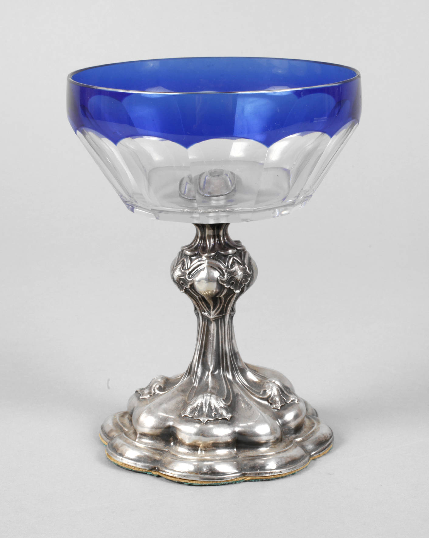 Tazza mit Silberfuß