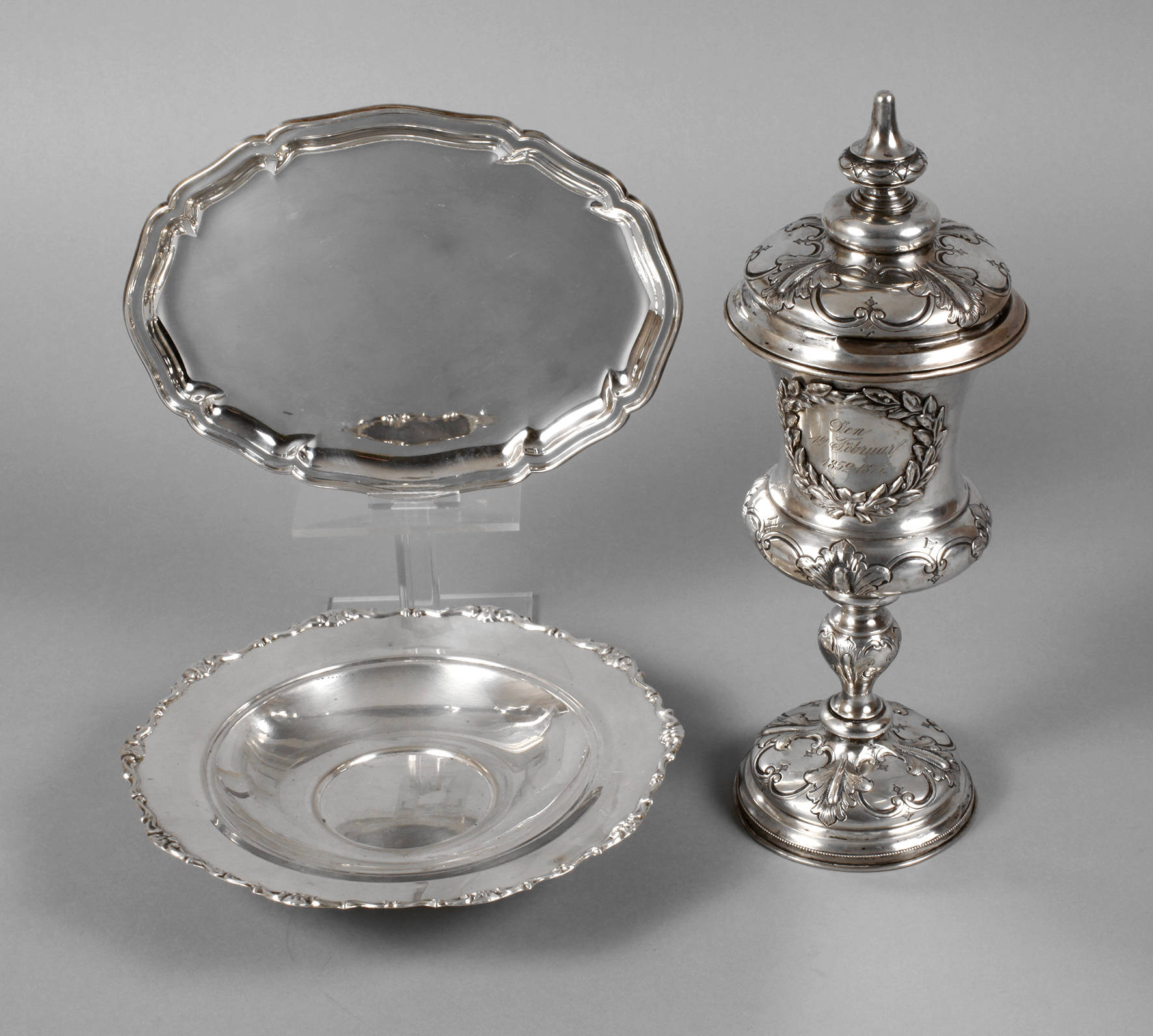 Silberpokal und zwei Schalen
