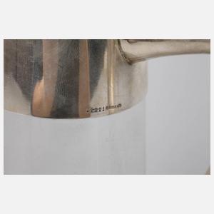 Zwei Schenkkannen mit Silbermontierung