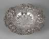 Silberschale mit Blütendekor