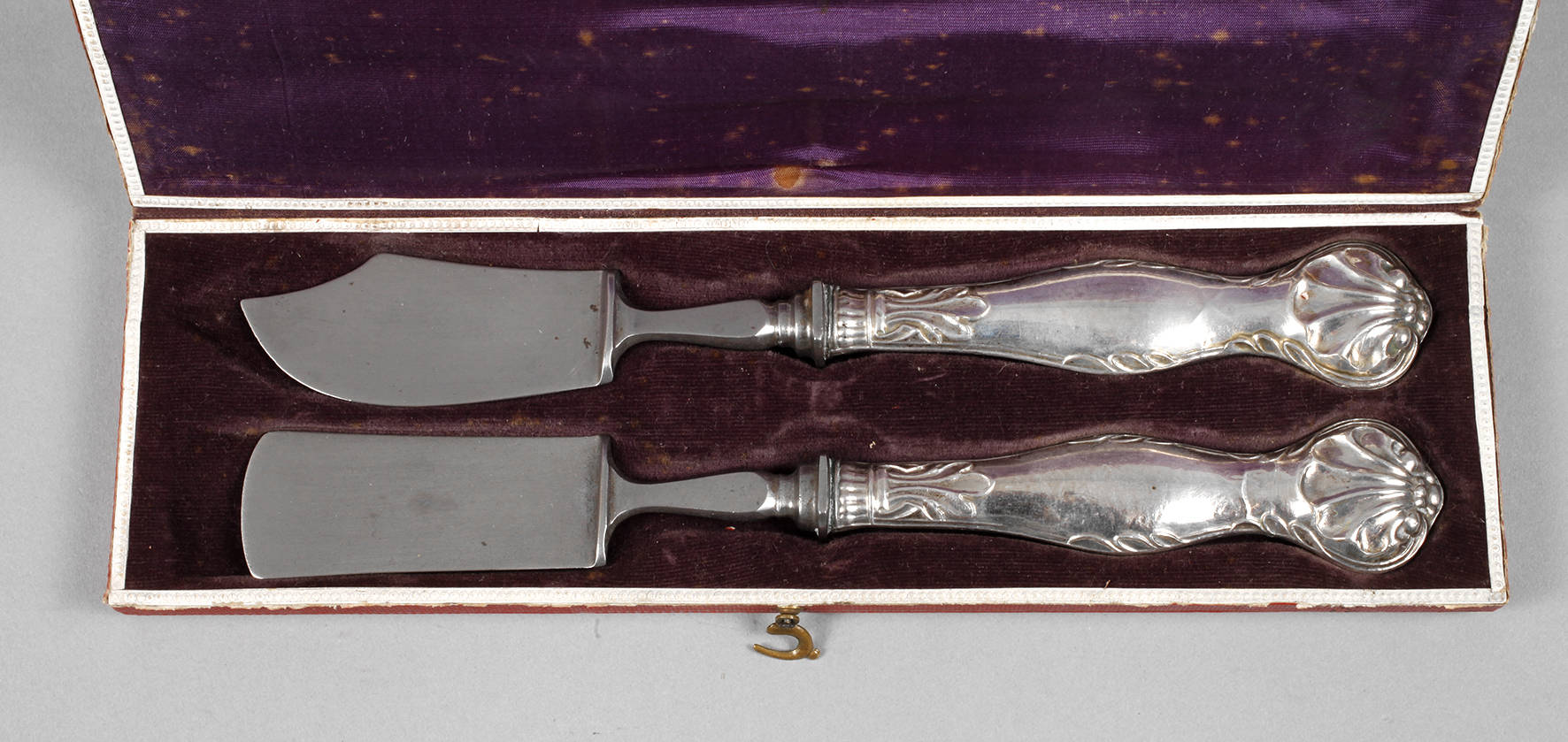 Butter- und Käsemesser mit Silbergriff