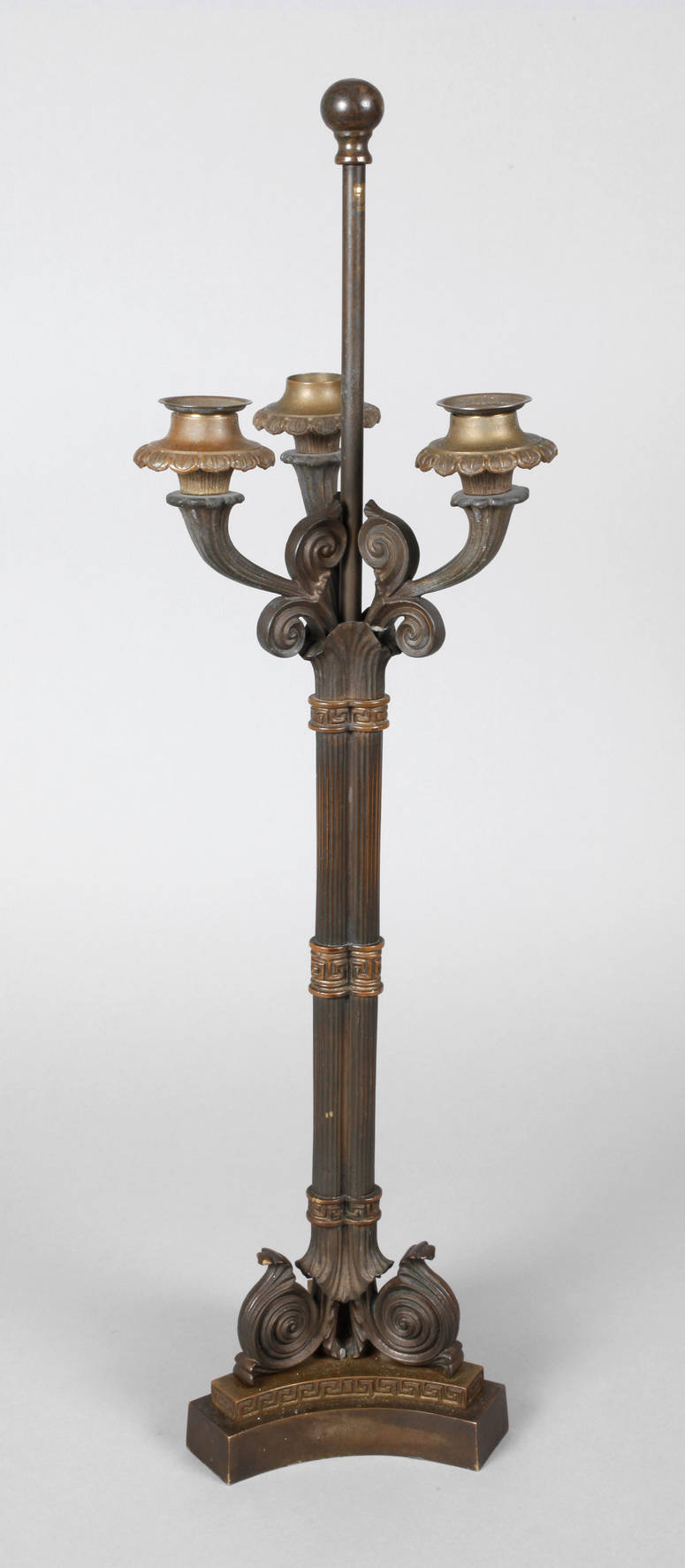 Großer klassizistischer Bronzeleuchter