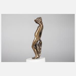 Stehender Mädchenakt