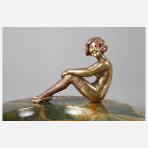 Bruno Zach, sitzender weiblicher Akt auf Schale